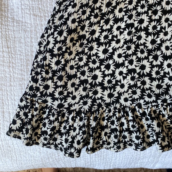 LuLu’s B&W Floral Mini Dress - tie straps - ruffle hem - Size XS - Picture 4 of 10